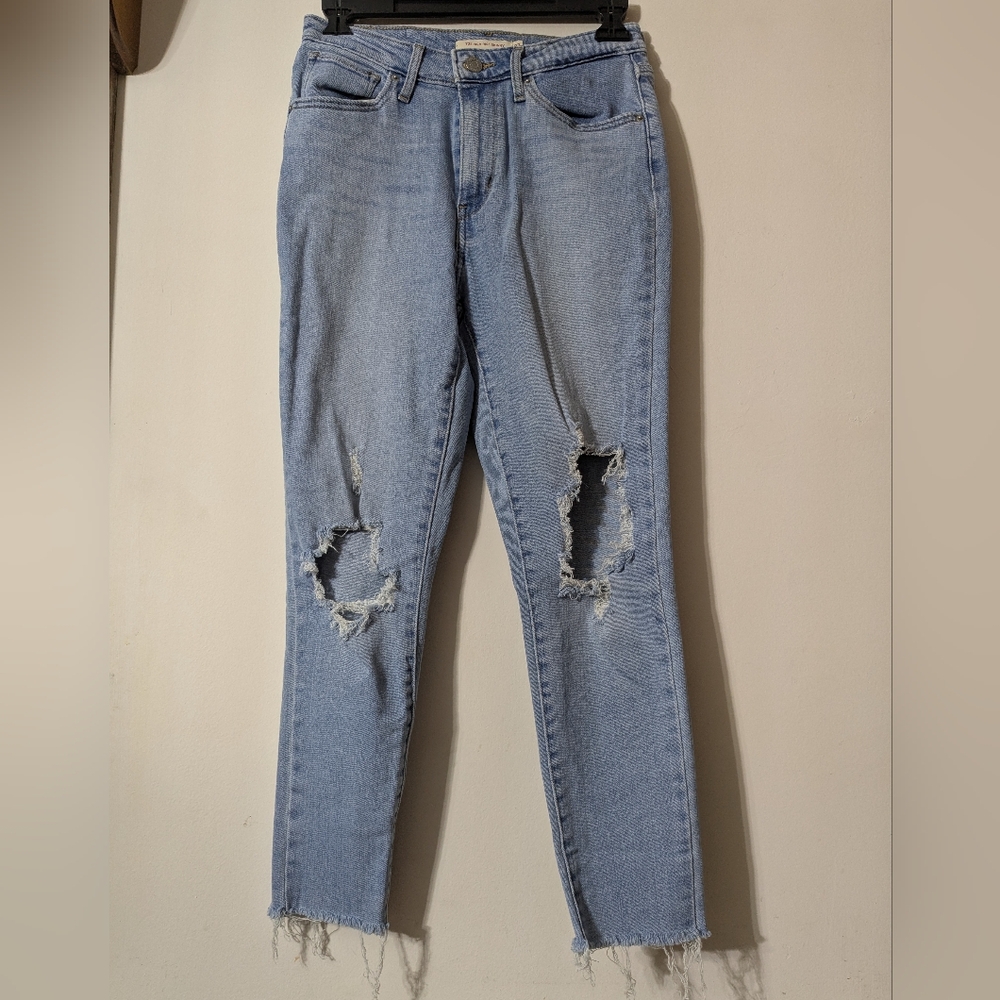 Levi's 721 high rise skinny size 27 In Light Blue